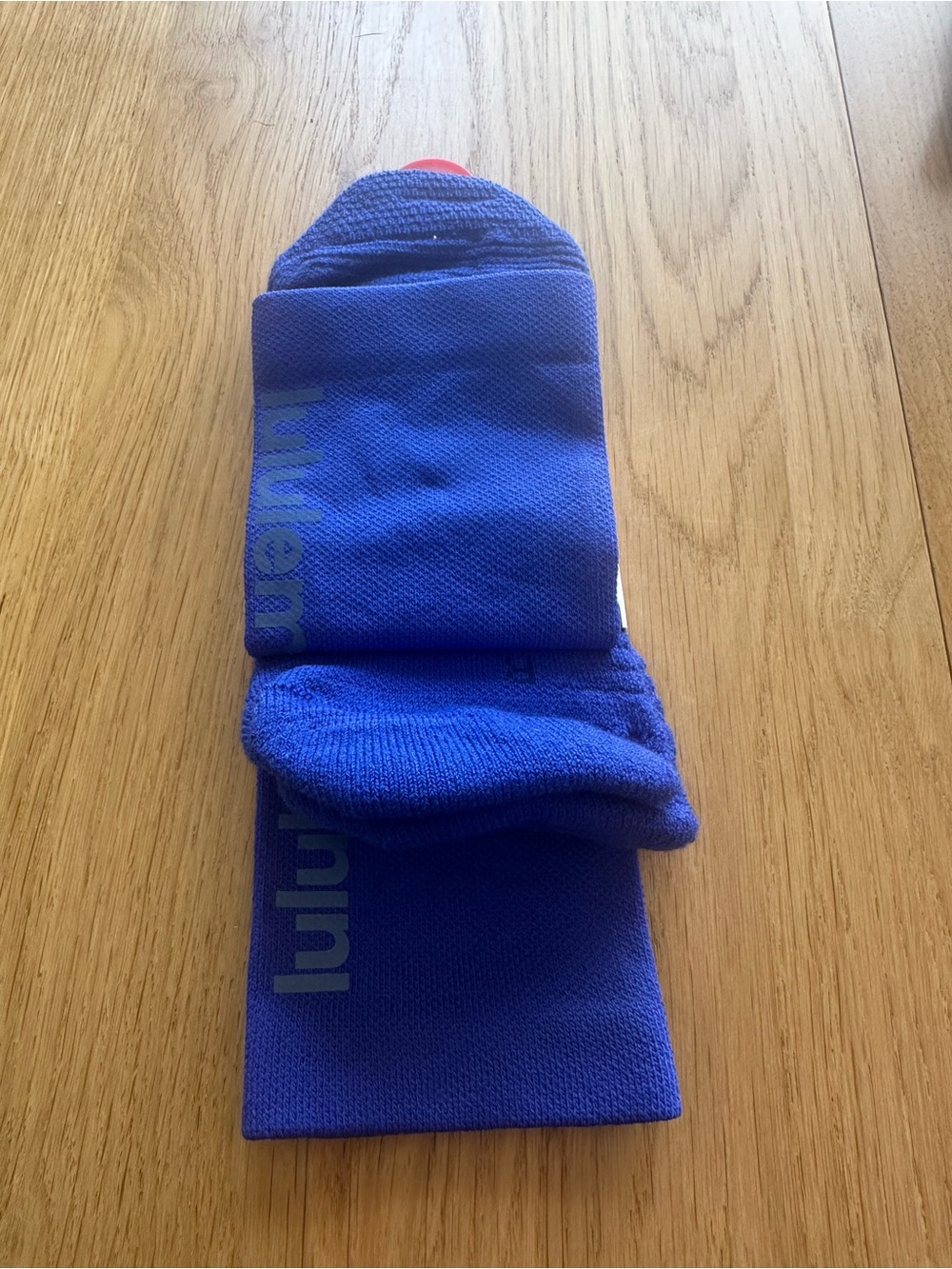 NWT Lululemon Unisex Power Stride Cushion Crew
Socks
Wordmark Beach Ball Blue - Picture 5 of 5